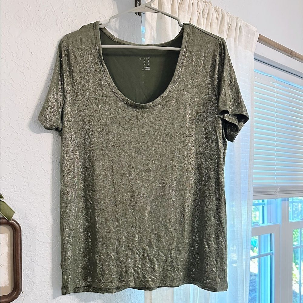 ✨3/$10✨ A. New. Day. Sparkly Green T